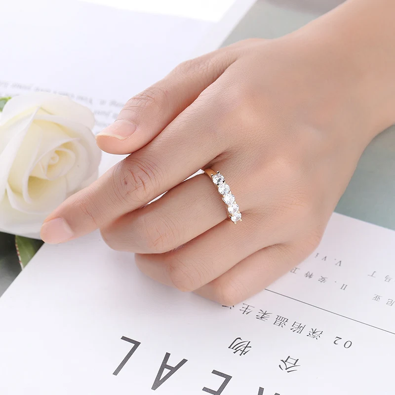 Damesmode persoonlijkheid sieraden zirkonia ring. Een schitterende ring die je persoonlijkheid benadrukt en een vleugje glamour toevoegt.