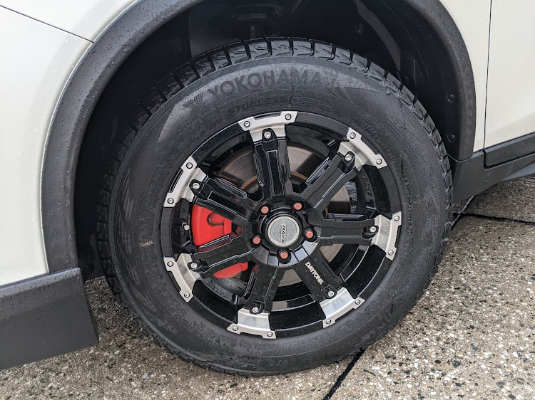 エクストレイルのスタッドレスタイヤ交換・#RAYS・RAYS DAYTONA・港撮影に関するカスタム事例の投稿画像2枚目