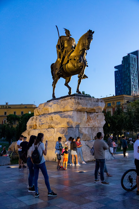 Plac Skanderbega, Tirana