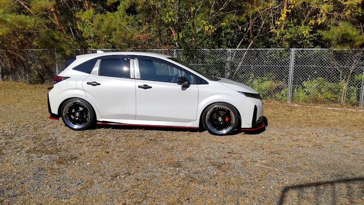 ノート オーラのAURA NISMO・SSRProfessor SP4 8jj18・インフルエンザに注意・最近は冷え込んで来ましたねに関するカスタム事例の投稿画像3枚目