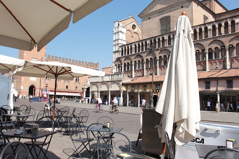 piazza trento trieste a ferrara di Loris Moratti