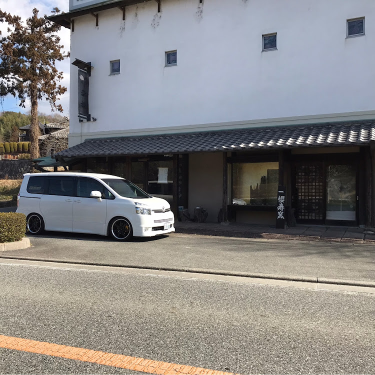 ヴォクシーの70straight line・酒屋さん・コロナウィルス終息を願うに関するカスタム事例の投稿画像1枚目