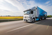 The Mercedes-Benz eActros LongHaul is capable of hauling 22 tons of cargo for 500km before it needs to recharge.