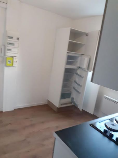 Location  appartement 1 pièce 28 m² à Tergnier (02700), 390 €