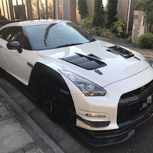 NISSAN GT-R