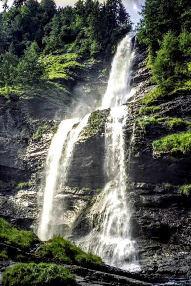 Cascade du Rouget Wasserfall Savoyen La fer a Cheval Hufeisen Samoens