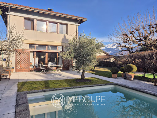 Maison avec piscine 2