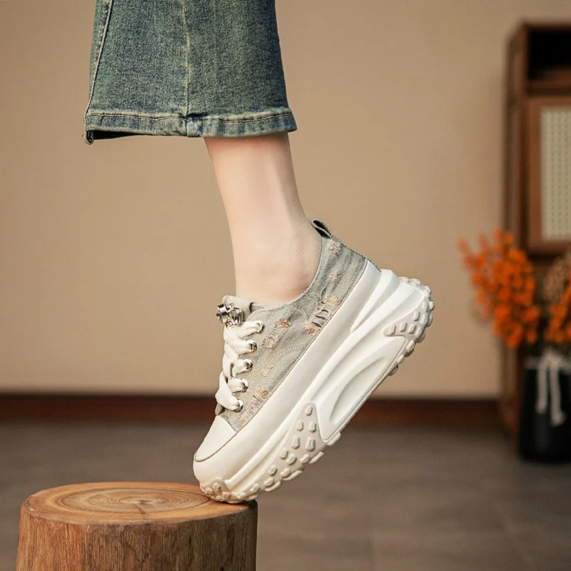 Zapatos Blancos de Plataforma Transpirables para Mujer de Verano Frescos y Cómodos Ideales para el Calor Diseño Moderno y Ligero