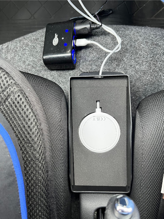 アトレーワゴンの中期リヤの最終型・カスタムターボRSリミテッド・携帯充電オリジナル・今週もよろしくお願いしますに関するカスタム事例の投稿画像3枚目
