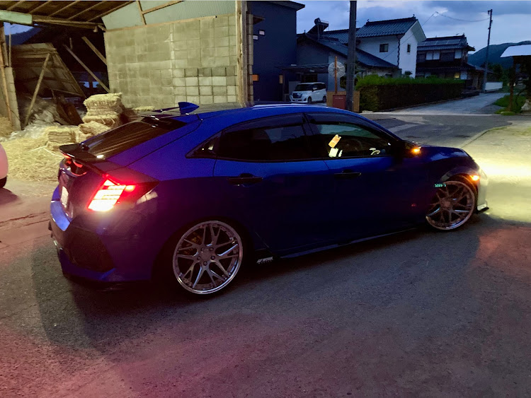 Burning Blood  iosuさんが投稿したシビック FK7・ソアラはいいぞ・いつもイイね＆コメントありがとうございます😆に関するカスタム事例の投稿画像1枚目