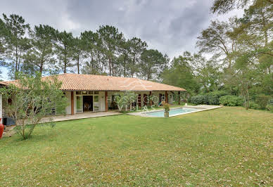 Maison avec piscine et terrasse 7