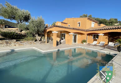 Villa avec piscine et terrasse 9