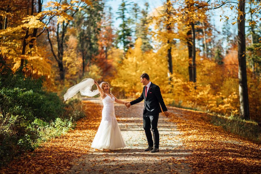 Wedding photographer Breniuc Radu (raduu). Photo of 23 October 2021