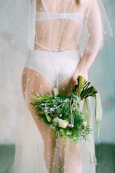 Fotografo di matrimoni Irina Nikiforova (decadence). Foto del 23 aprile 2019