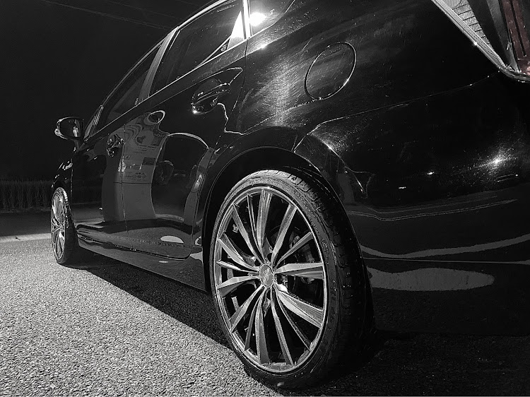 プリウスの洗車・梅雨の晴れ間・ホイール交換に関するカスタム事例の投稿画像1枚目