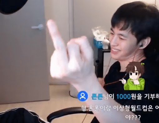 Hongbin-Flips-Off-Viewers2