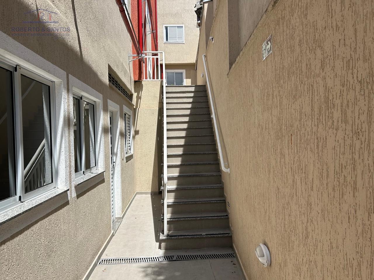 Escadas de acesso aos blocos B eC