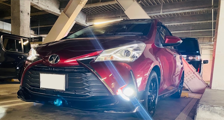 ヴィッツのヴィッツ 130系・9月もよろしくお願いします・赤い車・モデリスタエアロに関するカスタム事例の投稿画像1枚目