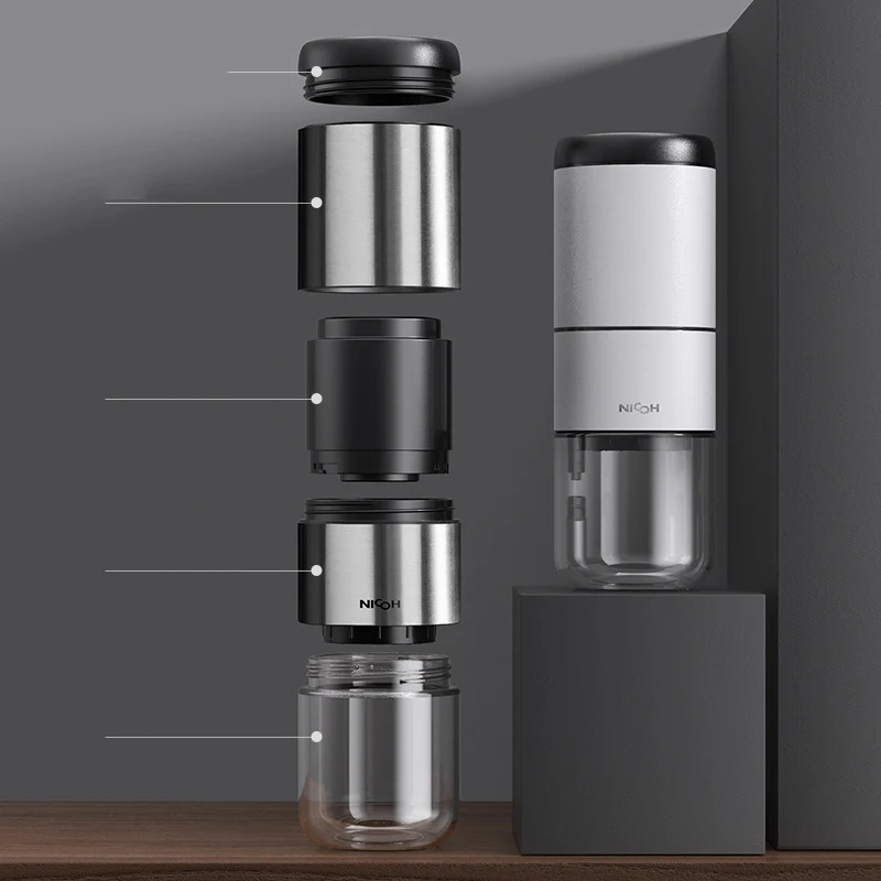 Moulin à poudre domestique avec chargement USB — Broyez et pulvérisez facilement vos ingrédients secs à la maison avec cet appareil compact et pratique.