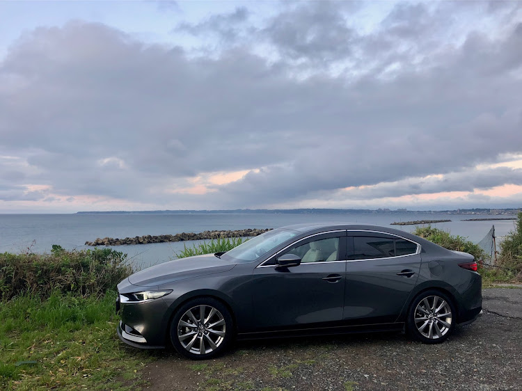 MAZDA3の三浦海岸・朝ドラ・信号無視ダメ、絶対に関するカスタム事例の投稿画像3枚目