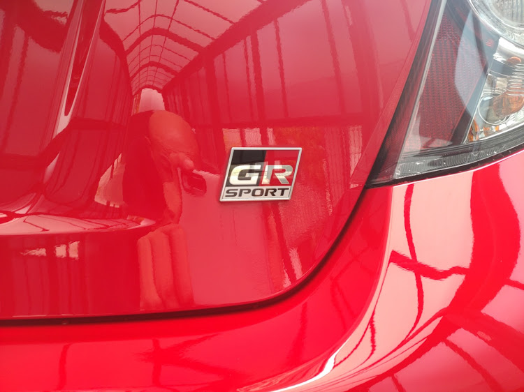 ヴィッツのグレードエンブレム見てみたい・洗車・勝手にコラボに関するカスタム事例の投稿画像1枚目