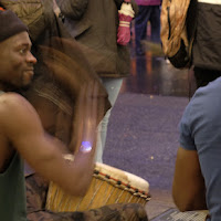 Tambureggiando energia felice di 