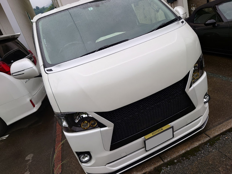 ハイエースの虫普通に洗っても全然とれない・オイル交換・オープンできず…・バームクーヘン最高♪に関するカスタム事例の投稿画像1枚目