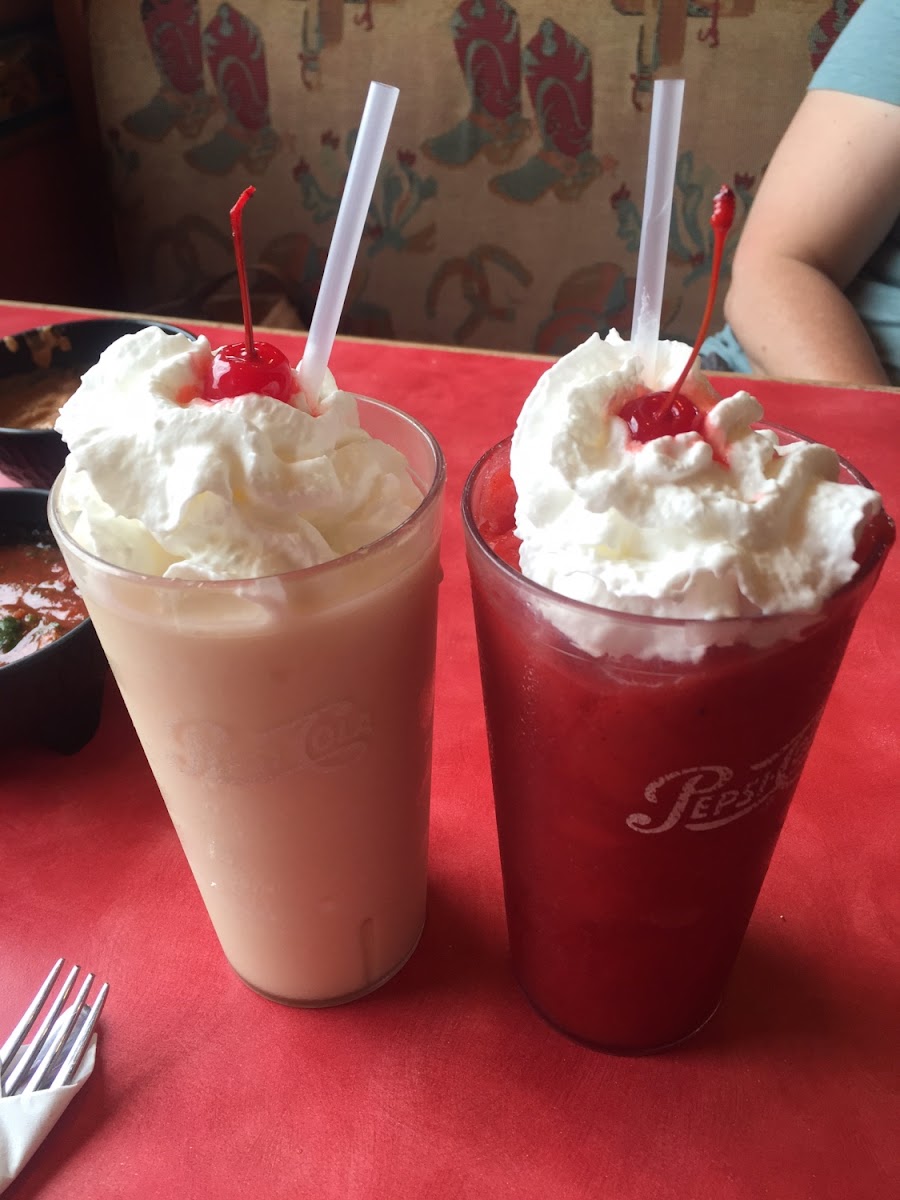 piña colada and strawberry margarita (made with real fruit!) super fresh