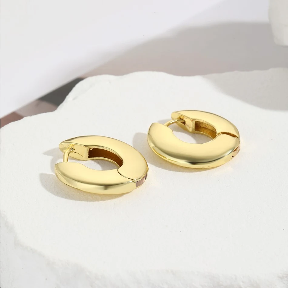 European & United States Wind Tide Copper Color-Retaining Electroplating Hollow Glossy Earrings for Women, a stylish orn