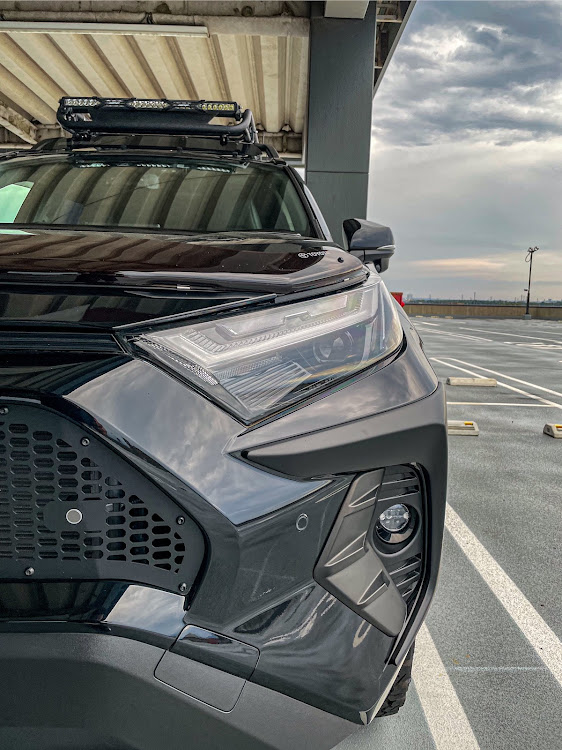 RAV4のレースクイーン・愛車の表情・ヘッドランプ交換・ジョイフル本田に関するカスタム事例の投稿画像4枚目