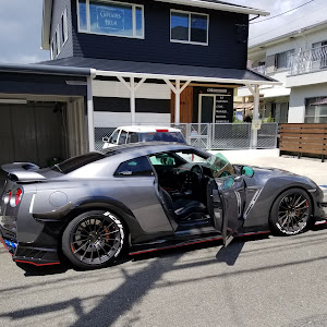 NISSAN GT-R