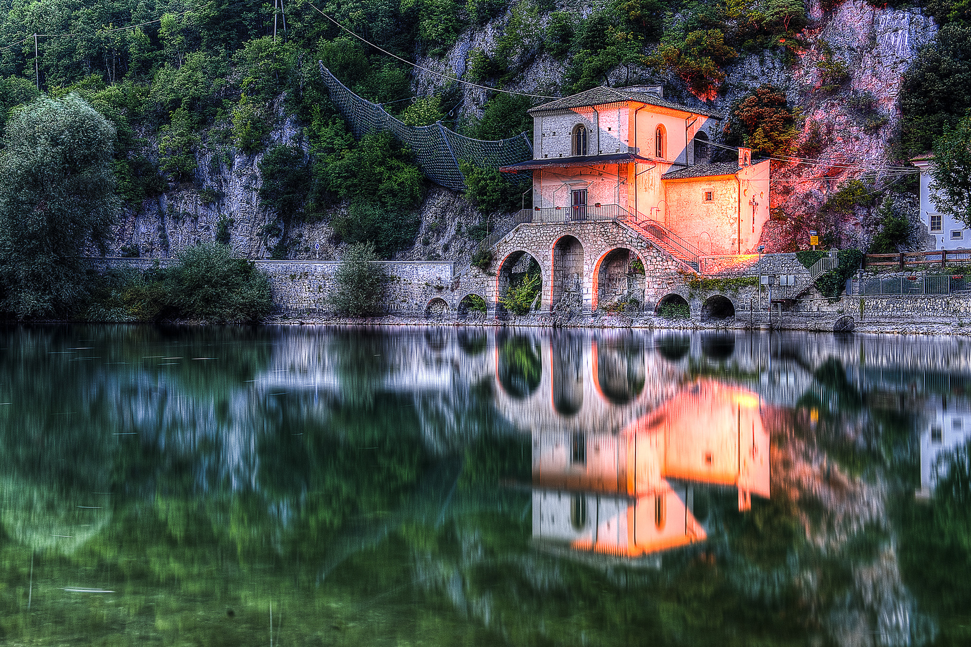 Chiesa sul Lago di utente cancellato