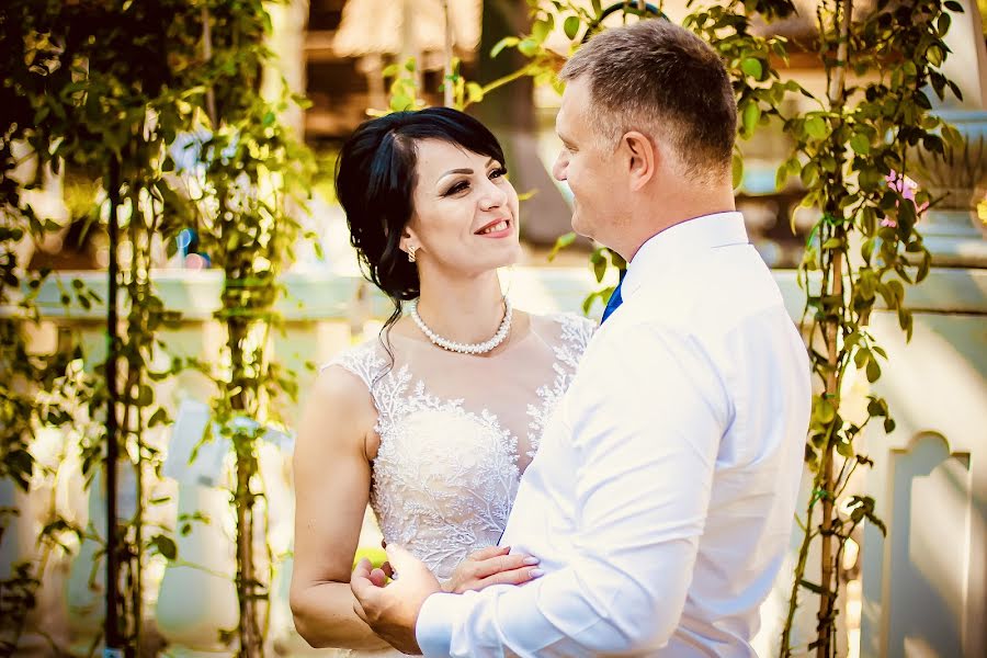 Fotografo di matrimoni Arina Polirina (arinapolirina). Foto del 28 novembre 2019