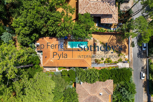 House with pool and terrace 3