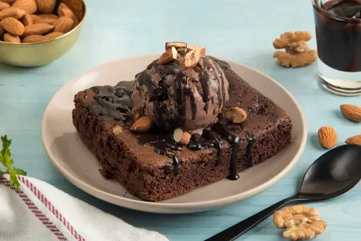 Nutty Brownie Sundae