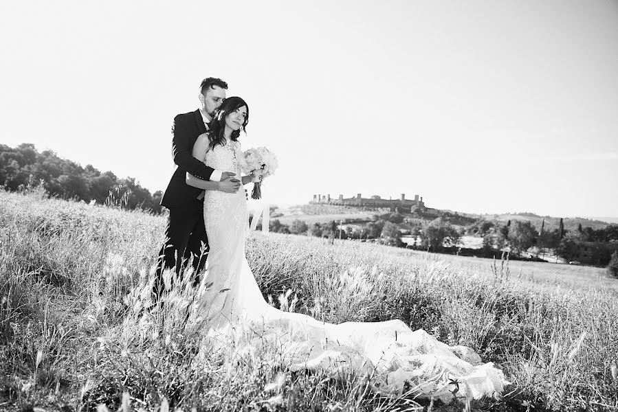 Fotógrafo de casamento Cristiano Cortonesi (naumakos31). Foto de 10 de março 2021