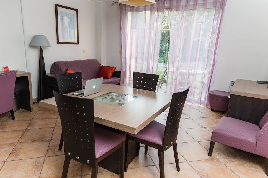 Location meublée appartement 3 pièces 60 m² à Rousset (13790), 1 920 €