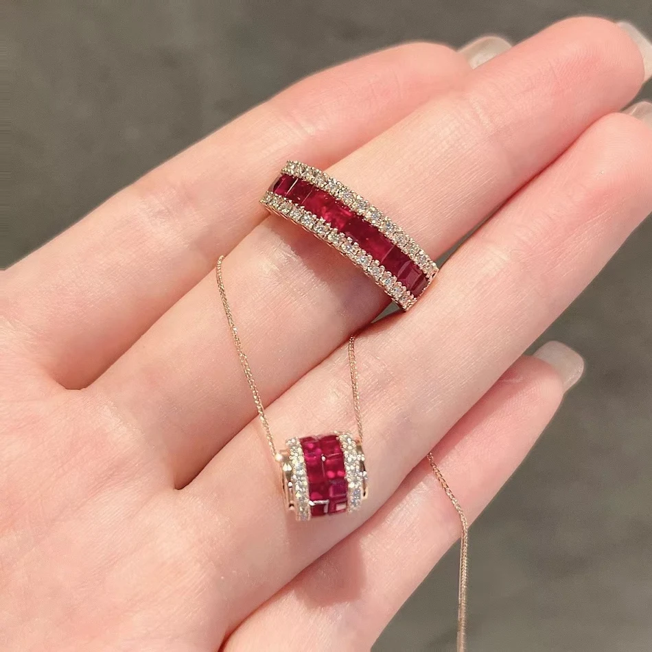 Vrouwenmode Persoonlijkheid Rode Sleutelbeenketting. Een stijlvol accessoire dat je look accentueert en je persoonlijkheid benadrukt. Perfect voor elke gelegenheid.