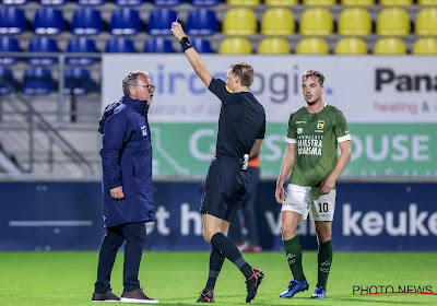 🎥 Nederlandse coach geeft interview van het weekend: "Is hij de VAR? Dat kan niet! Ok, dan is het penalty" en "Slappe L-U-L" 