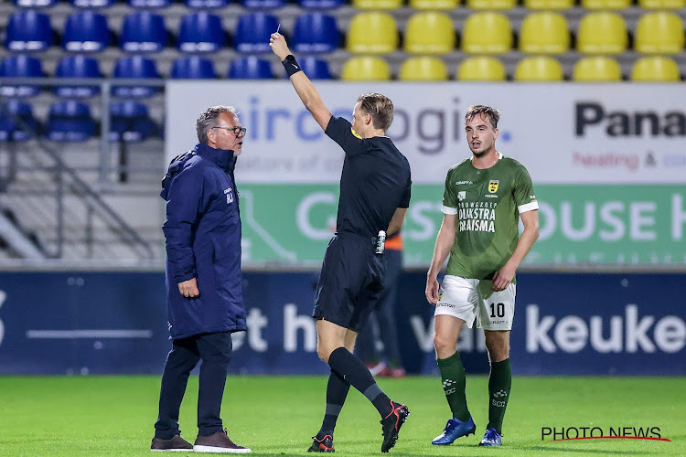 🎥 Nederlandse coach geeft interview van het weekend: "Is hij de VAR? Dat kan niet! Ok, dan is het penalty" en "Slappe L-U-L" 