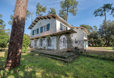 Seaside villa with garden 5