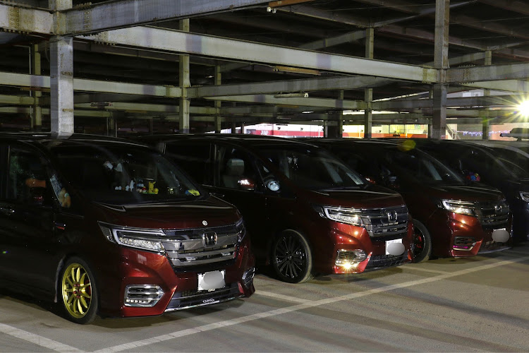 ステップワゴンスパーダの同車種色違い・RP Rossoに関するカスタム事例の投稿画像6枚目