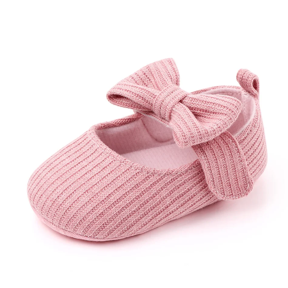 Sapatinhos de bebê de tricô de lã com laço, mocassins de princesa, confortáveis e charmosos, perfeitos para manter os pezinhos aquecidos.