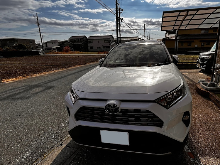 RAV4のホワイトパールクリスタルシャイン・パノラマムーンルーフ・ドライブ・庶民の楽しみに関するカスタム事例の投稿画像1枚目