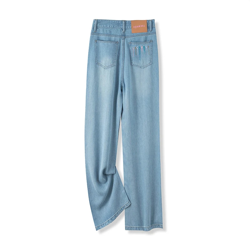 Ultra-dunne Tencel Lyocell jeans met wijde pijpen. Ervaar comfort en stijl met deze ademende, lichte jeans voor een moeiteloze look.