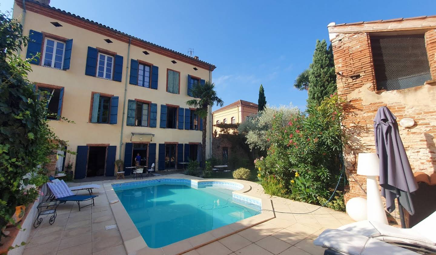 House with pool and terrace Moissac