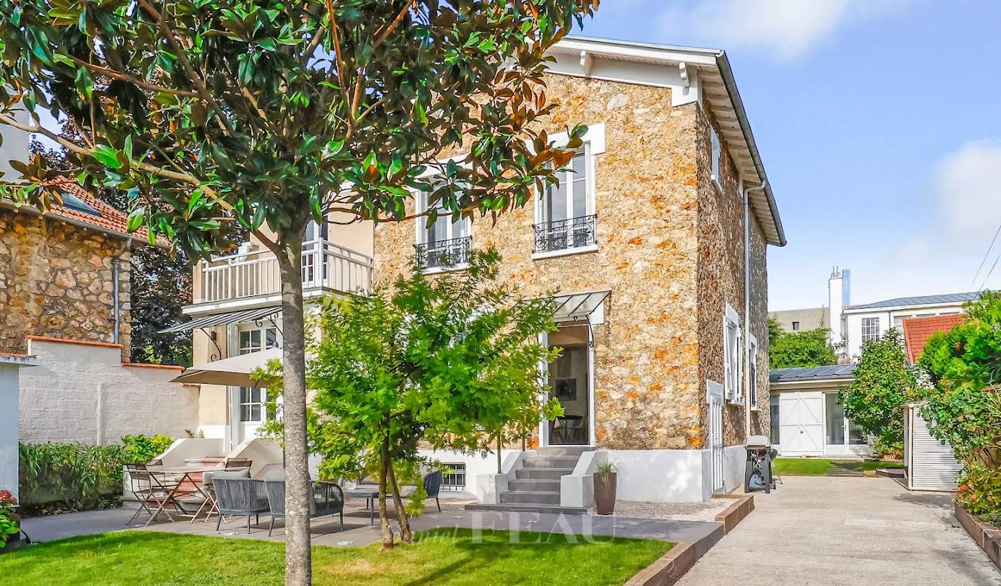 House with garden Versailles