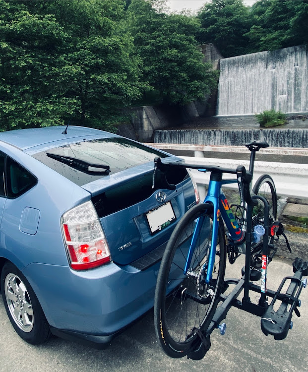 プリウスの滝の撮影・自転車乗りなんです・道路はシェアしましょう・黄砂に負けるな・北米仕様嗜好者に関するカスタム事例の投稿画像1枚目