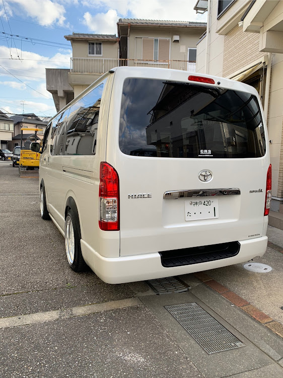 ハイエースの5型ダークプライムⅡ・納車・CRS ESSEXに関するカスタム事例の投稿画像4枚目