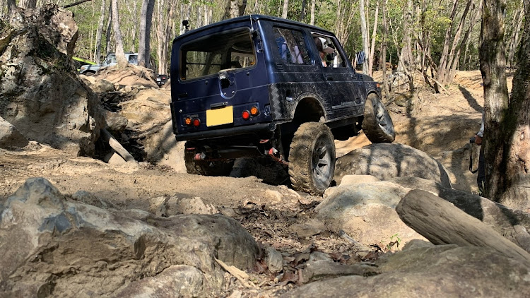 ジムニーのG山・愉快な仲間達・動画見てると普通・いつも口開いてます(笑)に関するカスタム事例の投稿画像1枚目